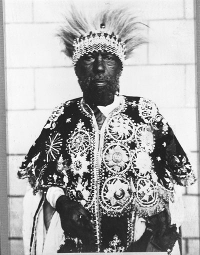 Portrett av Menelik II (1844 - 1913) konge av Etiopia. av Unknown photographer