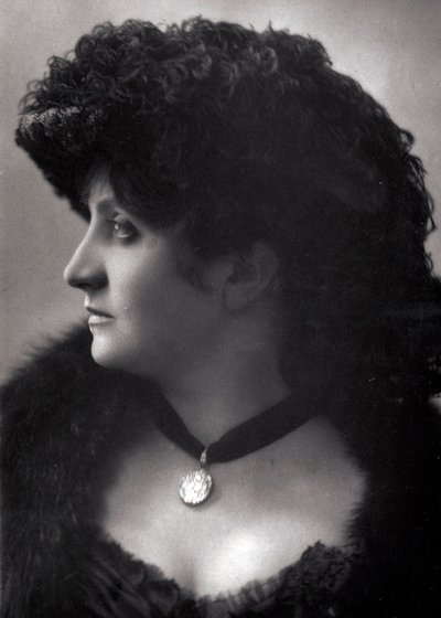 Portrett av Pauline Patry (Jeanne Cecile Pesty) (1856-?) Fransk skuespillerinne fra slutten av 1800-tallet av Unknown photographer