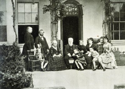 Portrett av Victor Hugo i eksil på Guernsey i 1866 med Juliette Drouet til høyre. av Unknown photographer