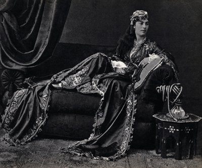 Portrett av en tyrkisk dame. Fotografi, sent på 1800-tallet, Paris. Coll. Selva. av Unknown photographer