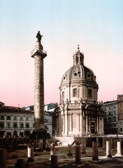 Roma. Utsikt over Foro Trajano (Forum Trajan) med søyle. Photochrome sd. rundt 1900. Fotokrom av Unknown photographer
