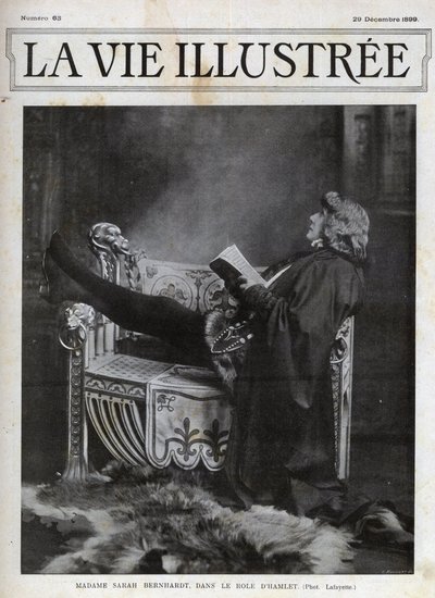 Sarah Bernhardt (1844-1923) i rollen som Hamlet av Shakespeare - cover av The Illustered Life of 1899 av Unknown photographer