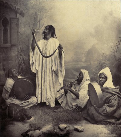 Slangejarmere i Tanger, Marokko. av Unknown photographer