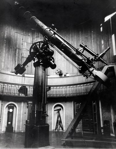 Schmidt-teleskopet av Giovanni Virginio Schiaparelli (1835-1910) astrofysiker i Brera (Milano). Han observerte rettlinjede konfigurasjoner på planeten Mars, og kalte dem Marskanalene (canali). av Unknown photographer