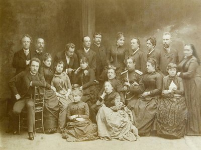 Den første dramatiske teatergruppen i Warszawa (Varsovie en Pologne) (Polen). Albumin bilde av Unknown photographer