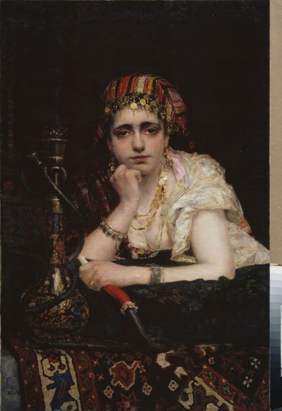 En odalisk. (Portrett av en haremskvinne, med et melankolsk blikk, som holder en vannpipe). Maleri av Vasili Dmitrievich Polenov (1844-1927), olje på lerret. Russisk kunst fra 1800-tallet, orientalisme. Nasjonalt kunstmuseum for den hviterussiske republikk av Vasilij Dmitrievich Polenov