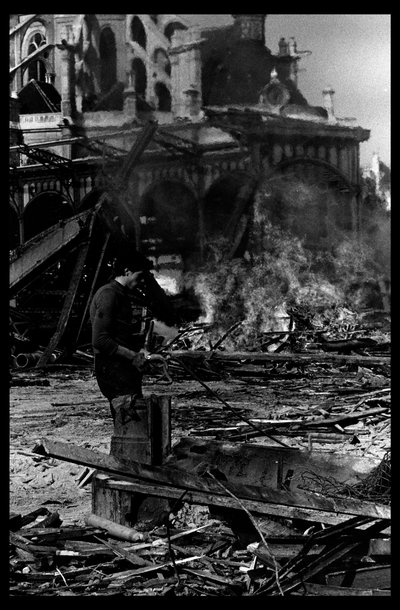 Riving av det sentrale markedet i Paris, i august 1971 (s/hv-bilde) av Victor Baltard