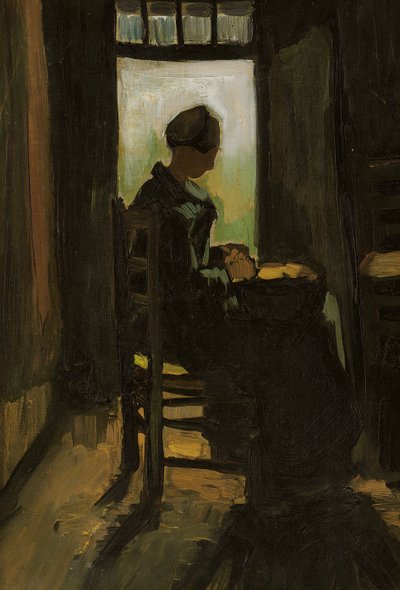 Kvinne sitter foran en åpen dør, skreller poteter, 1885 av Vincent van Gogh