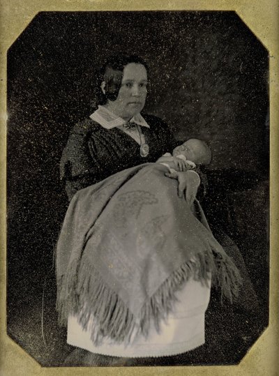 Mrs. Thomas Ustick Walter og hennes avdøde barn, ca. 1846. Skapere: W. & F. Langenheim, William Langenheim. av William and Frederick Langenheim