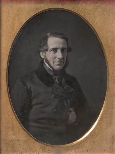 Middelaldrende mann med hakestroppskjegg, inni jakke med knapper, 1840-50-tallet av W. and F. Langenheim