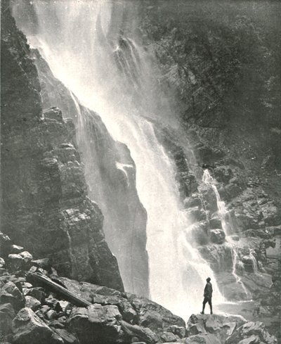 En foss i bakkedistriktet, Dehra Dun, India, 1895. av W and S Ltd