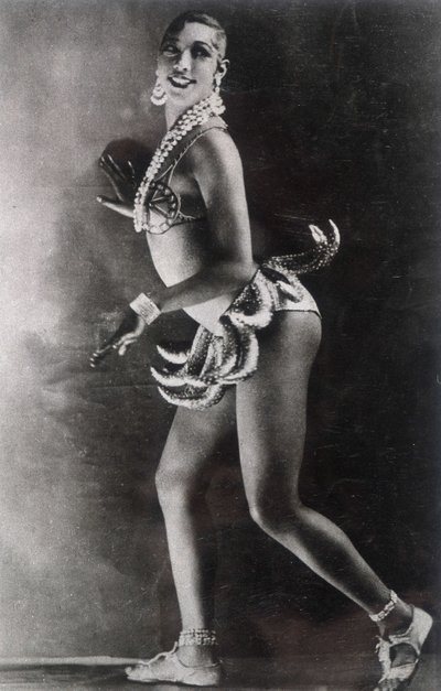 Josephine Baker kledd med et belte med bananer. Fotografi av Lucien Walery (1863-1935). av Walery