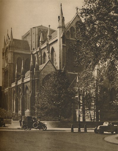 Bloomsbury Cathedral: Den katolske apostoliske kirke på Gordon Square, c1935. av Walter Benington