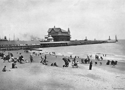 The Pier, Lowestoft, c1896 av Walter Boughton