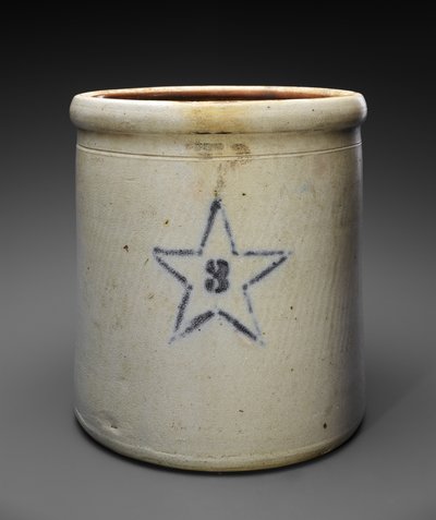 Three Gallon Crock, ca. 1909-1915 (bristolglasert steintøy med stensilert kobolt) av Weller and Wagner Co. Newton