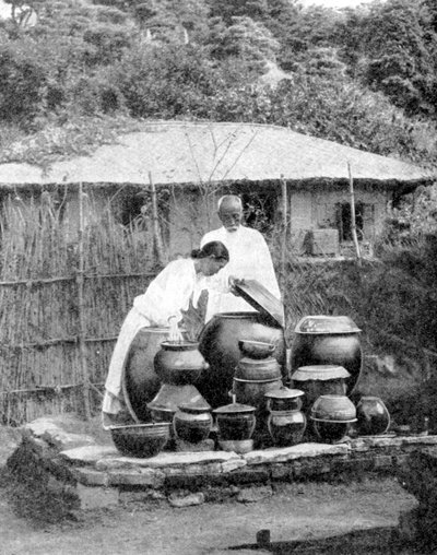 Hvitkledde innbyggere i Korea, 1936. av Wide World Photos