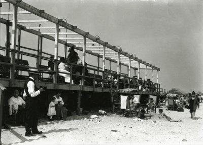 Strandscene, Coney Island, ca. 1910-21 av William Davis Hassler