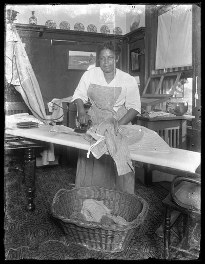 Emma stryker i Hassler-leiligheten på Vermilyea Avenue 150, New York City, 3. juli 1913 av William Davis Hassler