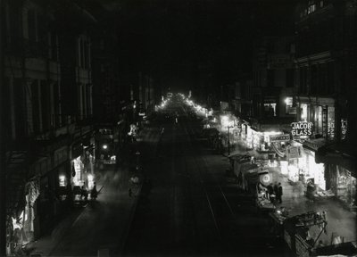 Nattutsikt over Grand Street ved Orchard Street, NYC, 1917 av William Davis Hassler