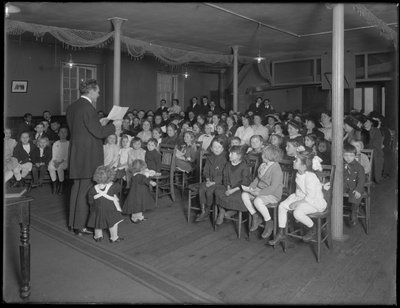 Søndagsskoleklasse ved baptistkirken på 235 E. 83rd Street, New York City, 27. februar 1916 av William Davis Hassler