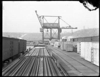 Reisende direktelaster ved West Shore Rail Road, Weehawken, New Jersey, 1912 av William Davis Hassler