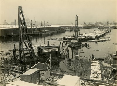 Uidentifisert industriområde ved sjøen, ca. 1910-21 av William Davis Hassler