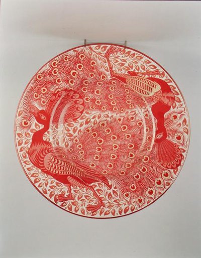 Ruby- og gullglanslader dekorert med to påfugler, malt av Charles Passenger, ca. 1890 (keramikk) av William de Morgan