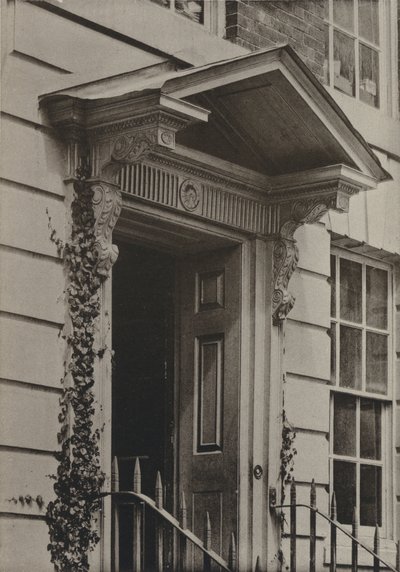 Doorway, Castle Hill, Winchester (s/hvitt bilde) av William Galsworthy Davie