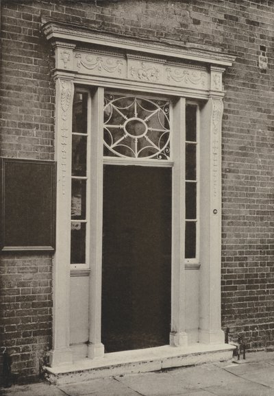 Doorway, Newbury, Berks (s/hvitt bilde) av William Galsworthy Davie