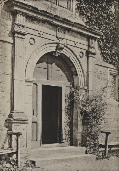 Doorway, Sackville College, East Grinstead (s/hvitt bilde) av William Galsworthy Davie