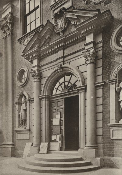 Doorway, The Guildhall, Worcester (s/hvitt bilde) av William Galsworthy Davie
