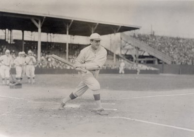 Mike Donlin, Pittsburgh Pirates -utespiller, tar en treningssving av William H. Trefts Jr.