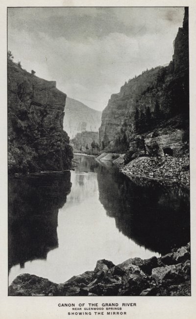 Canyons of Colorado: Canon of the Grand River, nær Glenwood Springs, Showing the Mirror (s/hvitt-bilde) av William Henry Jackson