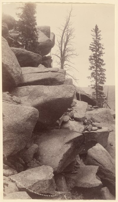 [Studie av steiner, Green Mountain Falls, Colorado] av William Henry Jackson
