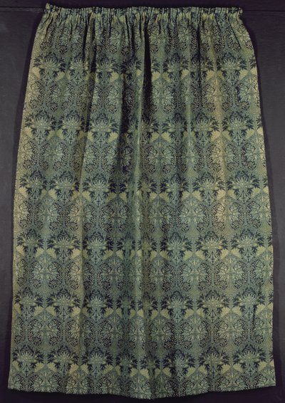 Gardin i "Honeycomb"-design (teppe) av William Morris