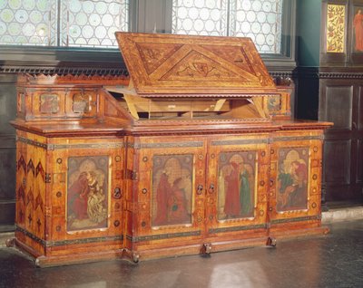 King Renes bryllupsreiseskap, designet av J.P. Seddon, 1862 (eik med malte paneler) av William Morris