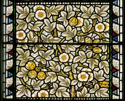 Kirkcaldy Old Kirk, Morris & Co., William Morris, Wild Roses & Hasselnuts, 1886 av William Morris
