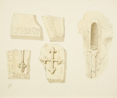Rester av et monument oppdaget i østmuren, og Piscina i South Aisle, St James