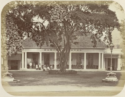 Marine Hotel te Batavia av Woodbury and Page