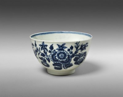 Tebolle, ca. 1770-1783 (myklimt porselen med overføringstrykk) av Worcester Porcelain Manufactory
