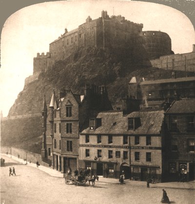 Edinburgh Castle fra Grasmarket, Skottland. av Works and Sun Sculpture Studios