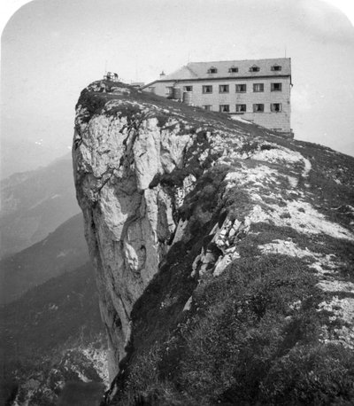 Hotell på toppen av fjellet Schafberg, Salzkammergut, Østerrike, ca 1900-tallet. av Wurthle and Sons