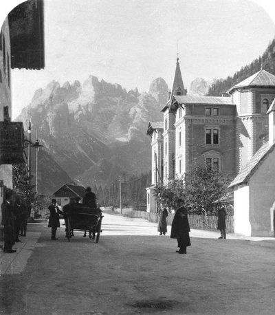 Landro og Monte Cristallo, Tyrol, Italia, ca 1900-tallet. av Wurthle and Sons