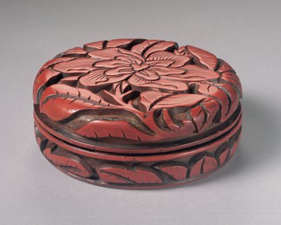 Sirkulær utskåret sinoberboks og deksel (lakkert tre) av Yuan Dynasty Chinese School