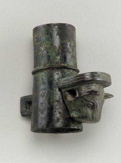 Navkapsel med linchpin støpt i form av et kattehode (bronse) av Zhou Dynasty Chinese School