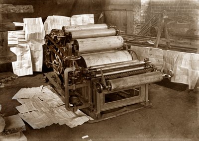 En trykkpresse: rotasjonspresse for avistrykk, ca 1900 (s/hvitt-foto) av . .