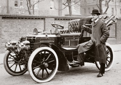 CS Rolls står ved siden av en 20 hk Panhard-bil av Ferdinand Georg Waldmuller