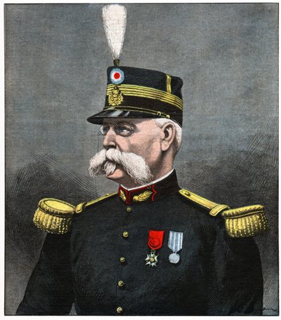Oberst Jouaust av . .