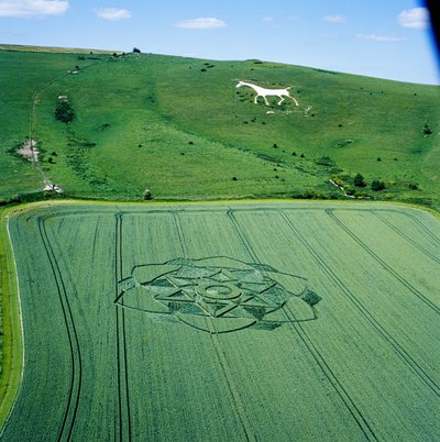 Kornsirkel i hveteåker, Milk Hill, Alton Priors, Vale of Pewsey, Wiltshire av Ferdinand Georg Waldmuller