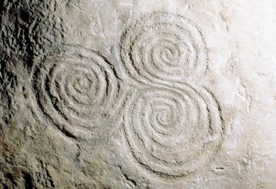Detalj av krumlinjede steingraveringer i Newgrange steinalderpassasjegrav (Unescos verdensarvliste) av Georg Carl Heinrich Dollmann
